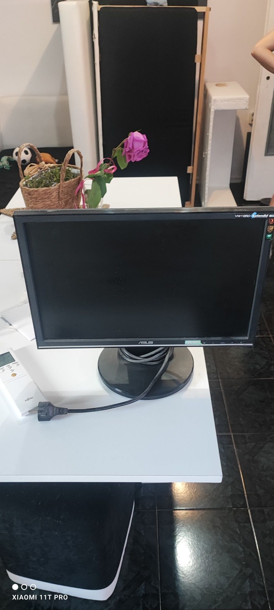 Монитор Asus VW195D