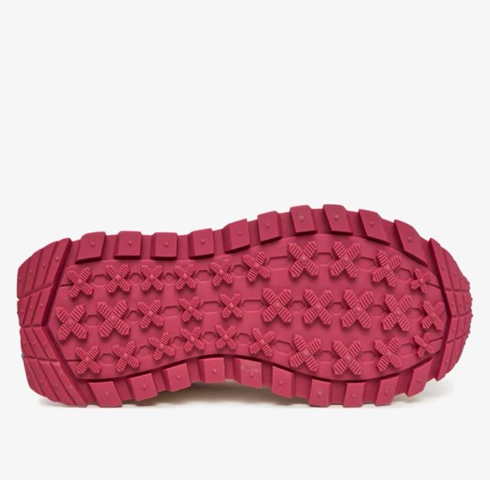 Чисто нови дамски маратонки GOE