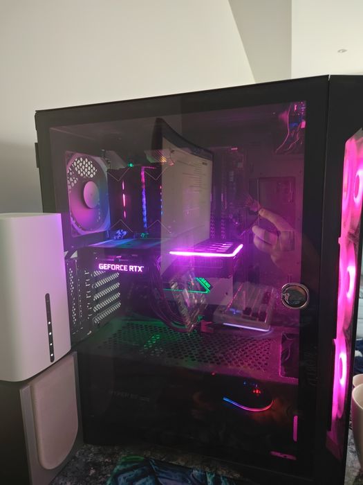 Геймърски Компюрър. Rtx 3060ti, Ryzen 5700x.