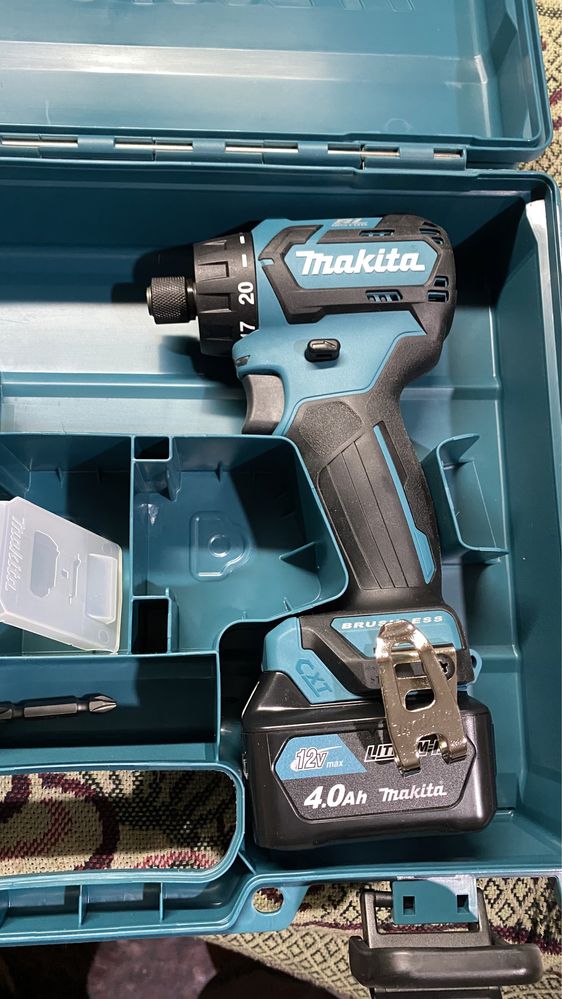 Шуруповерт Makita DF032DWME