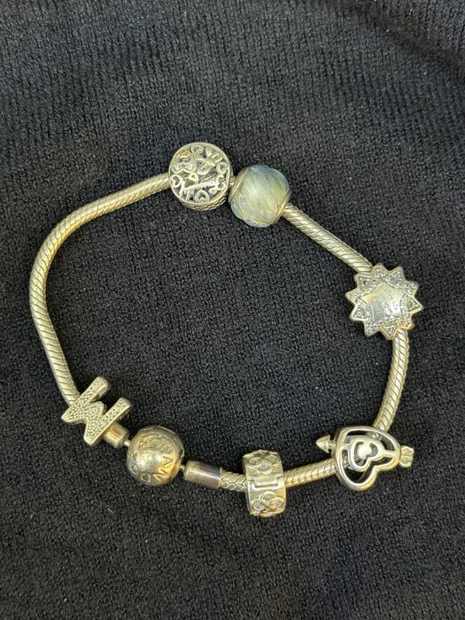 Гривната е използвана и запазена продавам я защото вече не ми трябва