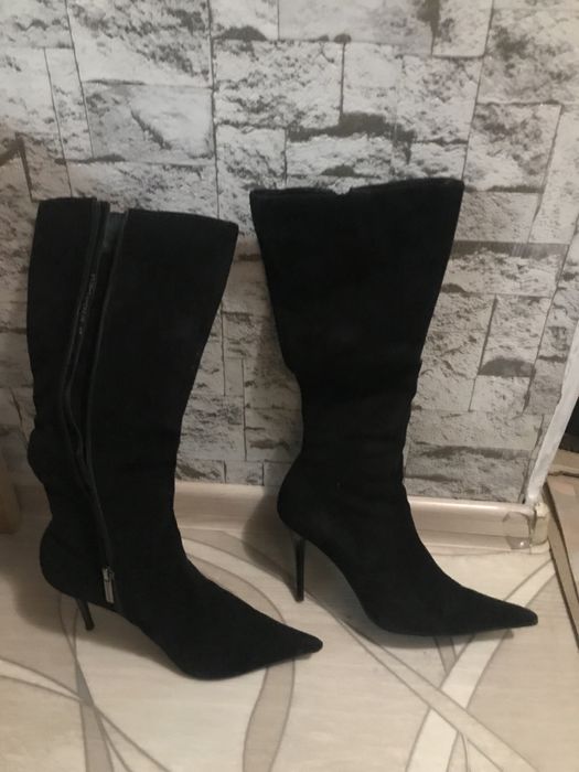 Продам замшевые сапоги на шпильке