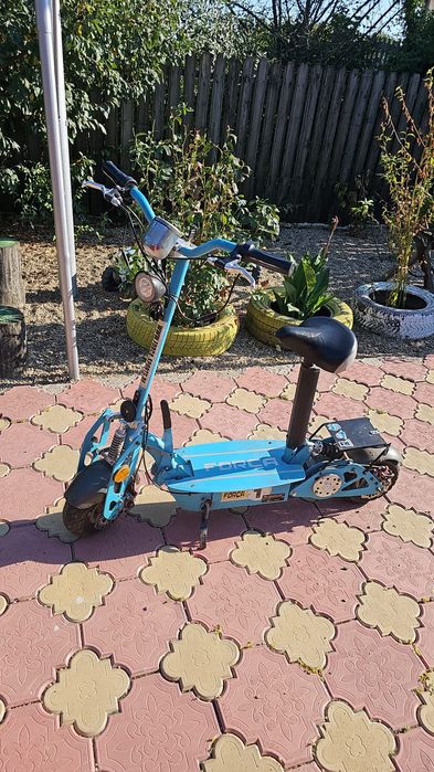 Trotinetă elecrică Forca cu cheie și aripi de carbon