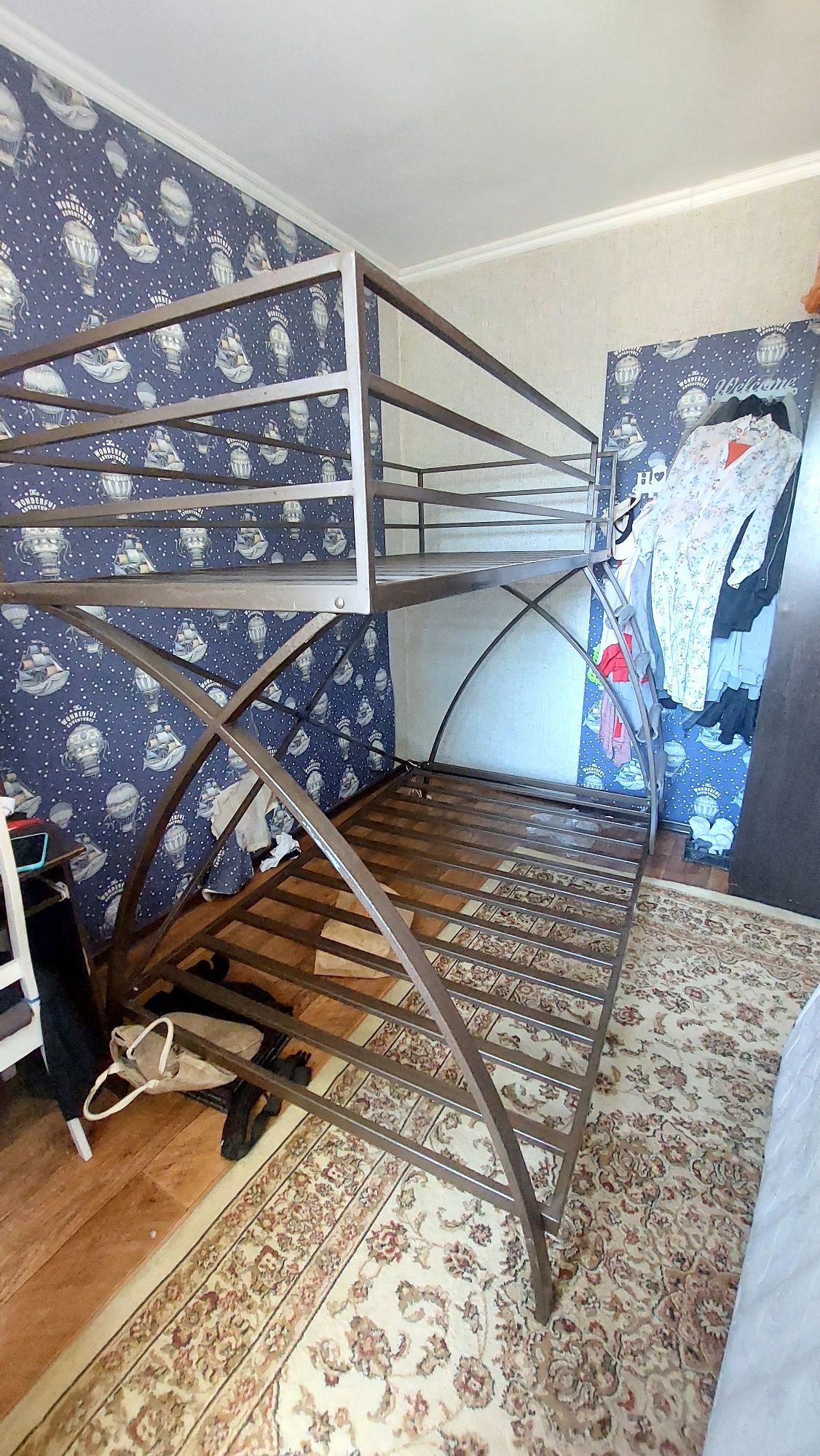 Двухъярусная кровать.