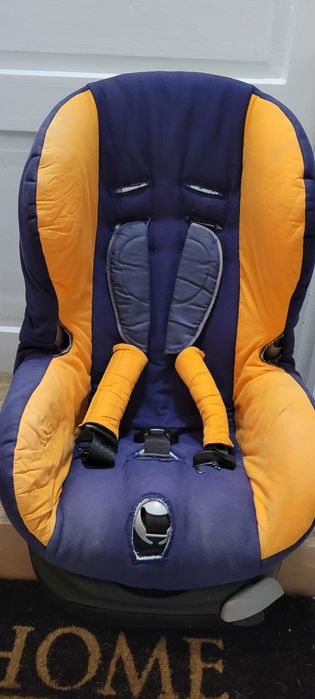 Продавам столче за кола Maxi cosi 9-18 кг