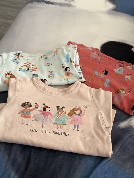 Pijamale fetita