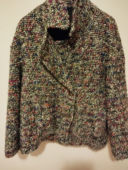 Тъмно зелено яке с розова качулка, и палтенце-цветно