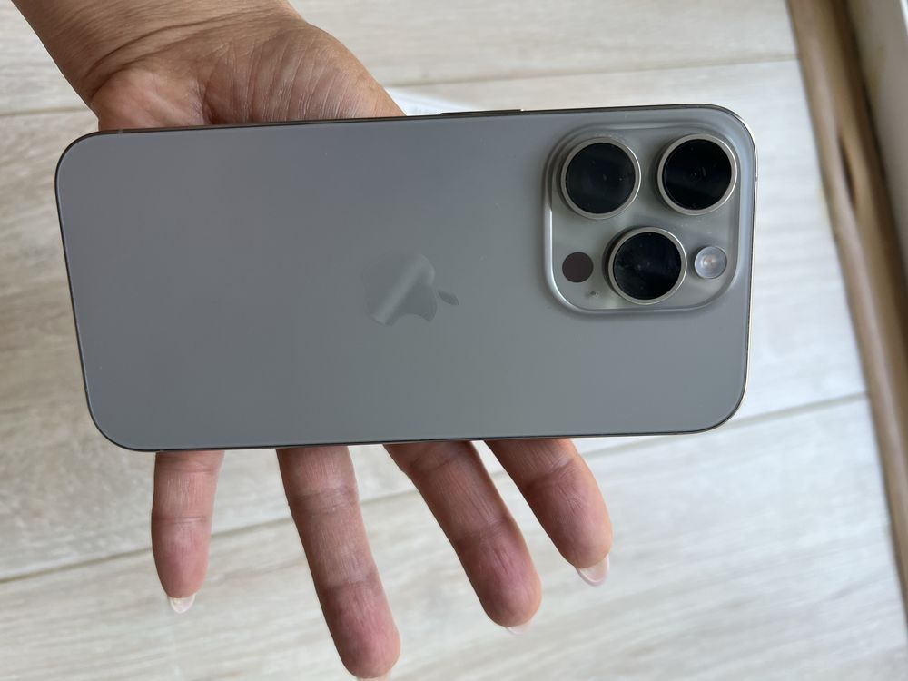 Iphone 15 Pro (128 GB)пользовались пару месяцев
