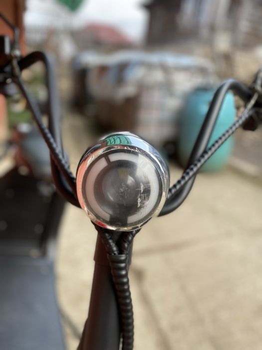 Scuter electric limitat la 25 km la ora în stare buna