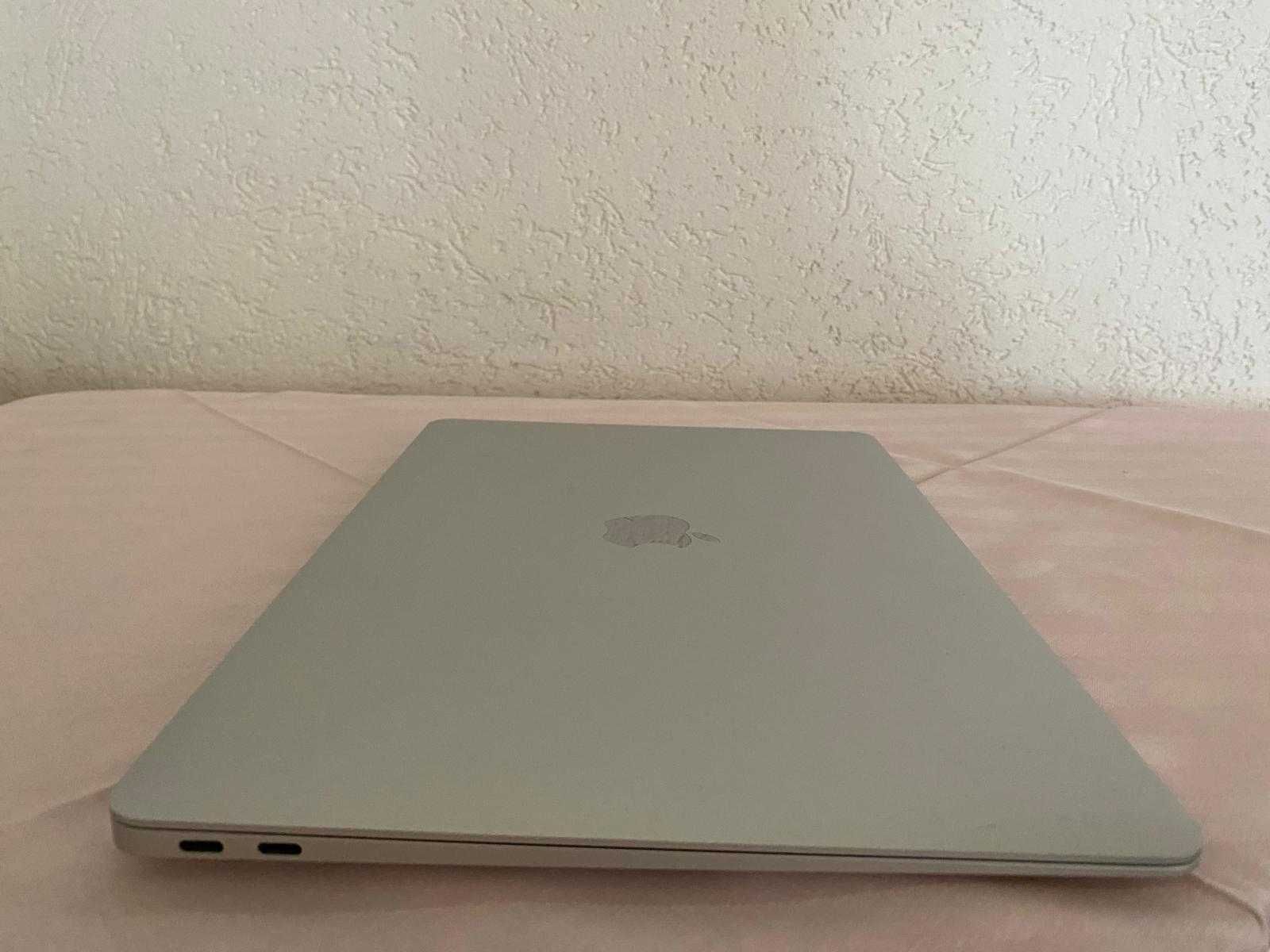 Apple MacBook Air 13,3 " M1 2020 Model: A2337