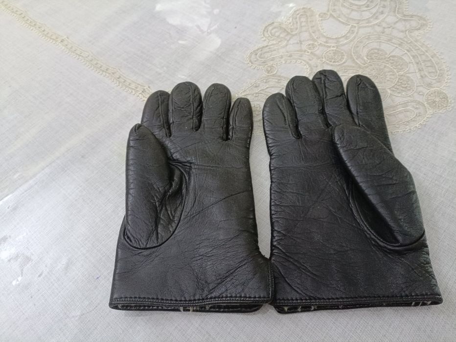 Мужские кожаные перчатки.