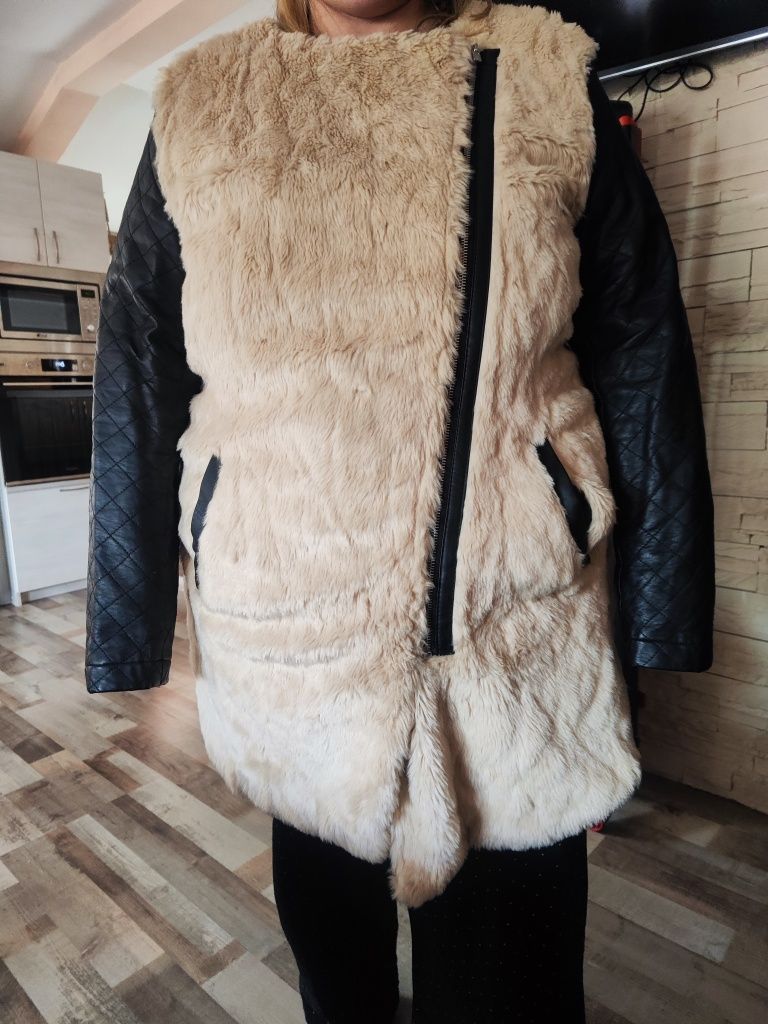 Палто с кожени ръкави