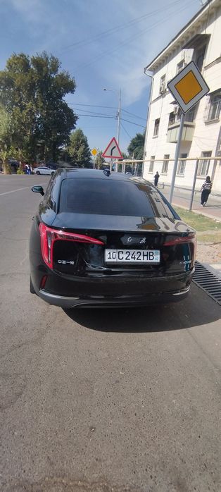 Такси,заказ авто по Ташкенту и по области. Hongqi eqm5