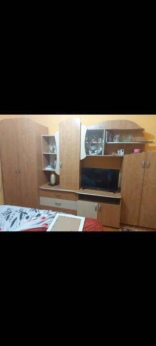 Pat dormitor cu saltea și noptiere și biblioteca