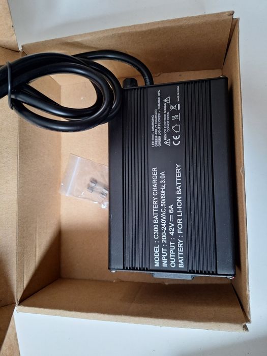 Incarcator Li-ion 36 V bicicleta/scuter electric de 6A si 2.5A