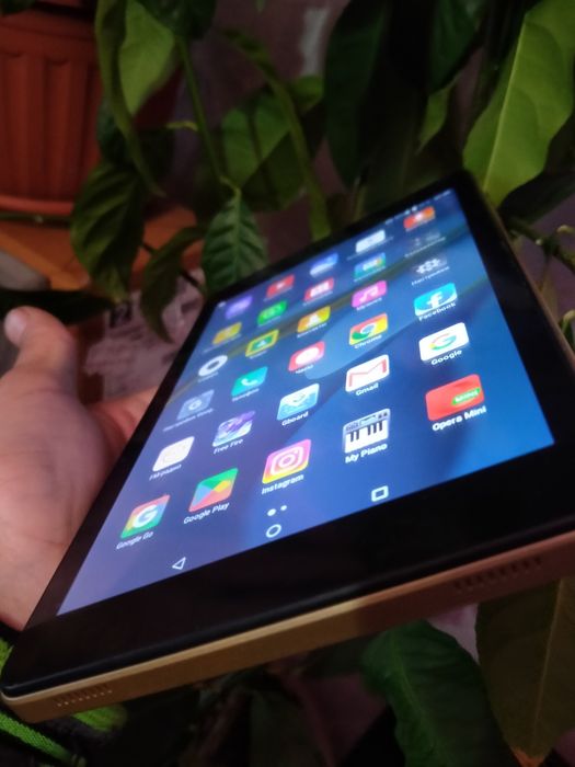 Продам планшет с новой срочно память 256