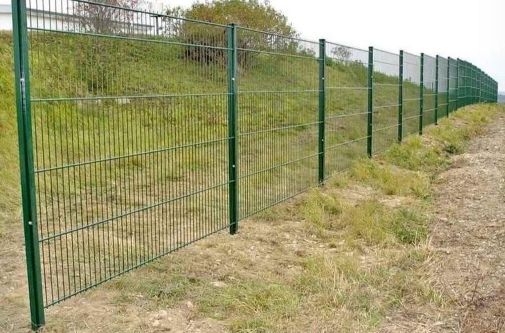 Construim garduri si porti din sipca metalica, panouri stil jaluzele,