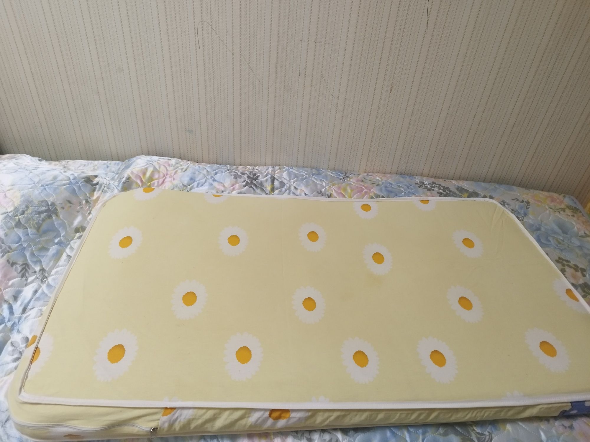 Продам кроватку детскую деревянную б/у