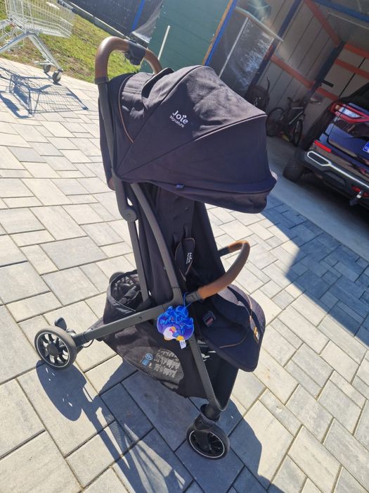 Vand carucior Joie aproape nou