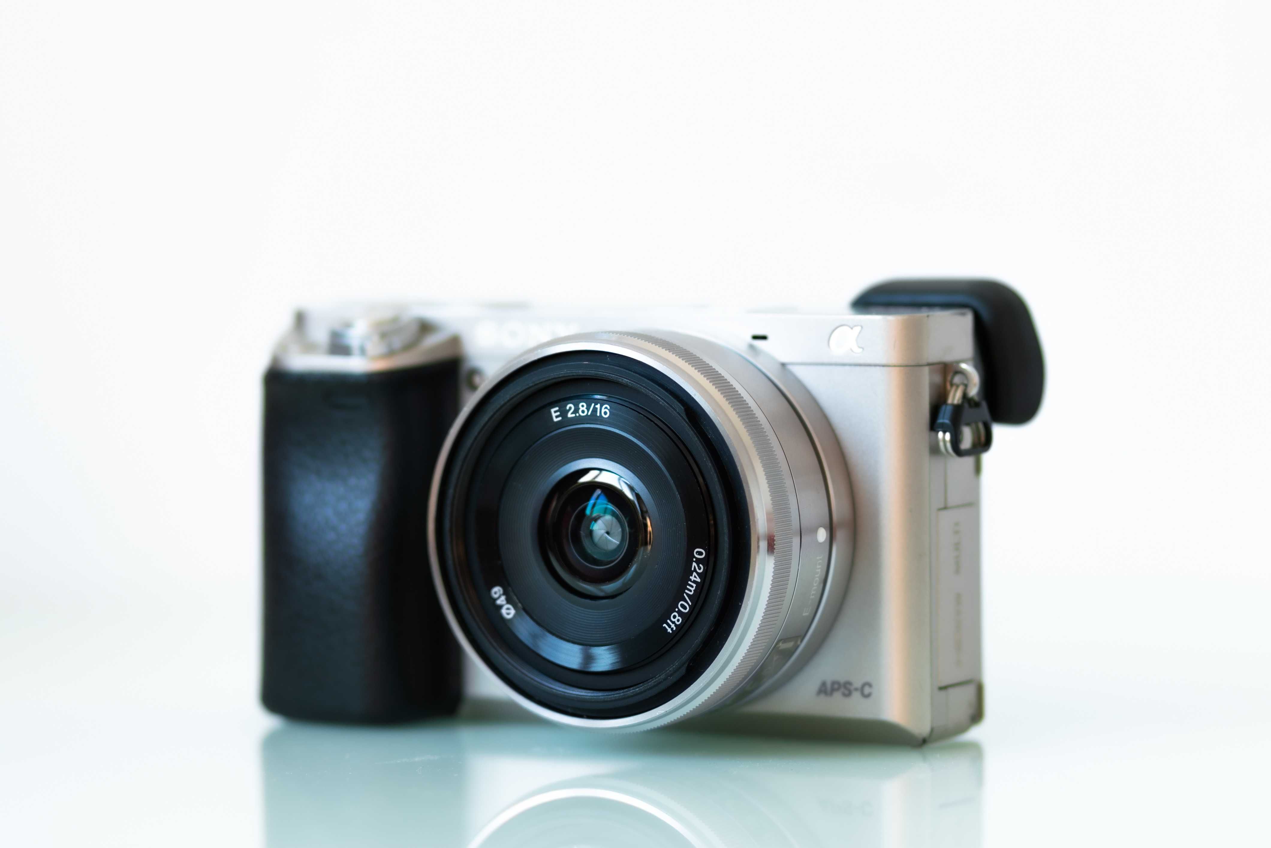 Obiectiv SONY 16 mm f2.8 PANCAKE mirrorless