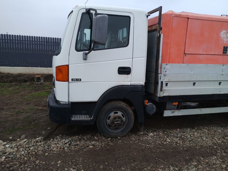 Vând sau schimb Nissan Atleon