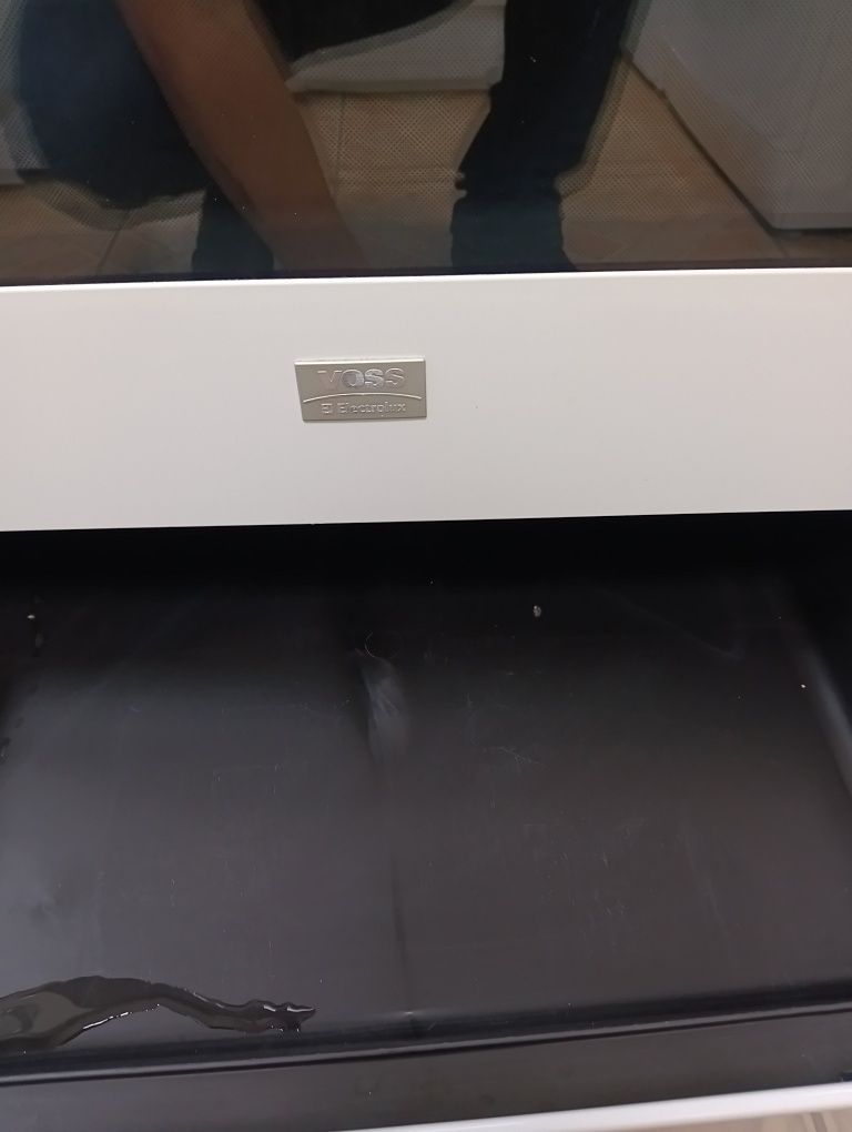 Свободно стояща печка с керамичен плот Voss Electrolux 2 год.Гаранция!