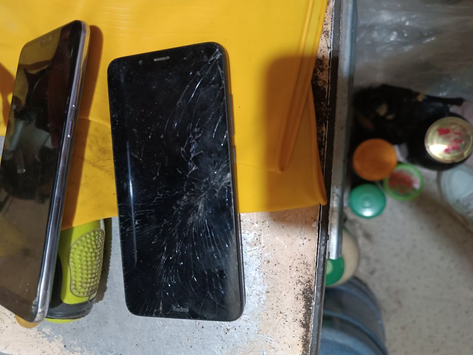 Старые телефоны.