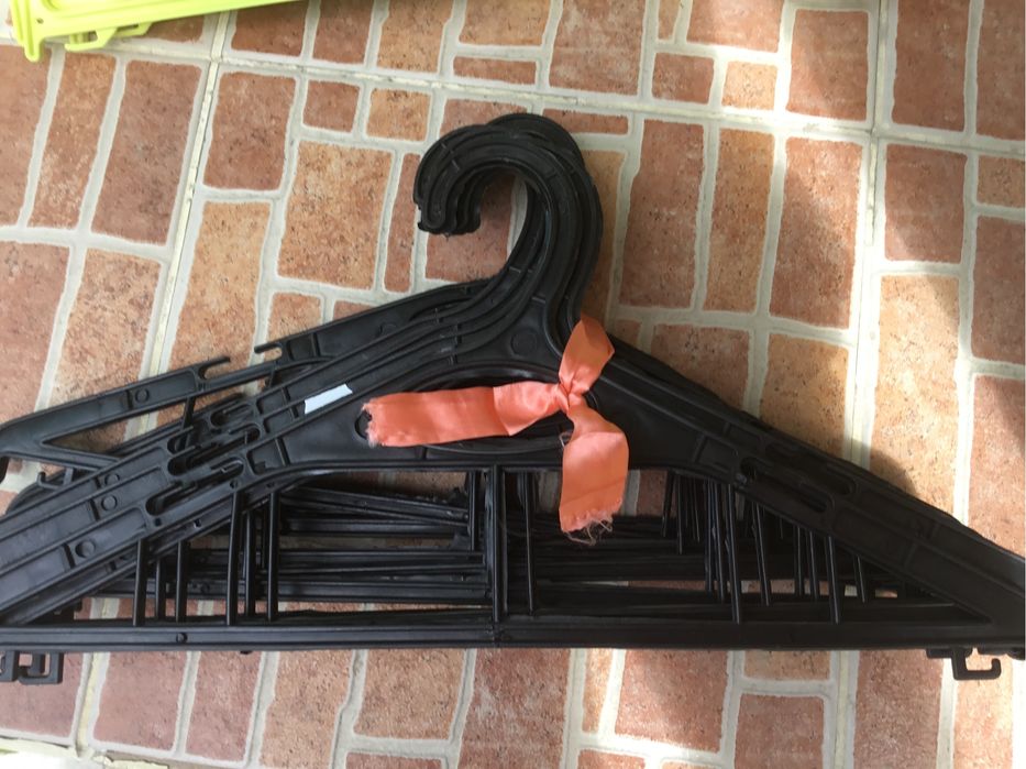 Вешалки пластиковые