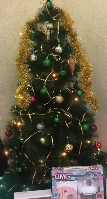 Срочно связи с переездом елка с игрушками