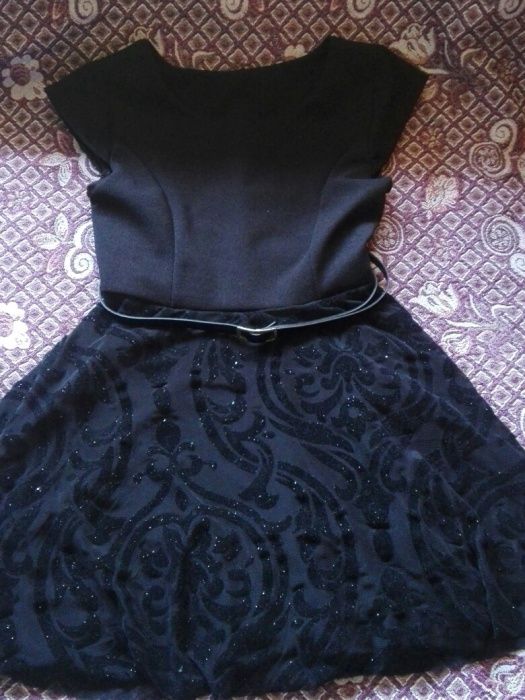 Rochită fetițe varsta 7 ani ,purtata o data, de culoare neagra