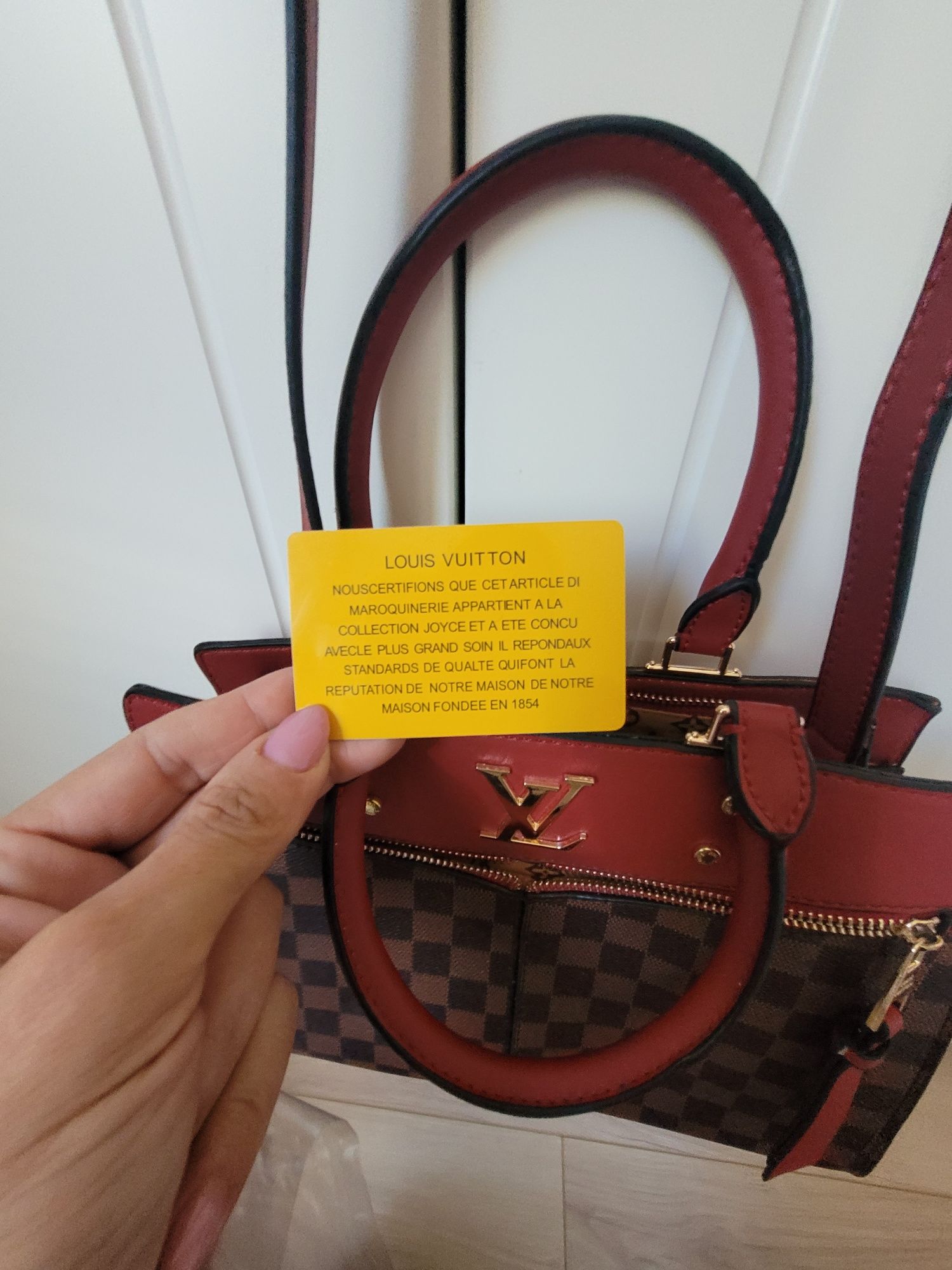 Чанта Louise Vuitton кафяво с червено неизползвана