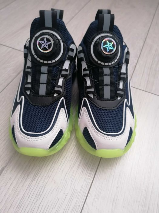 Нови  летни маратонки Fashion със закопчаващ механизъм, размер 30