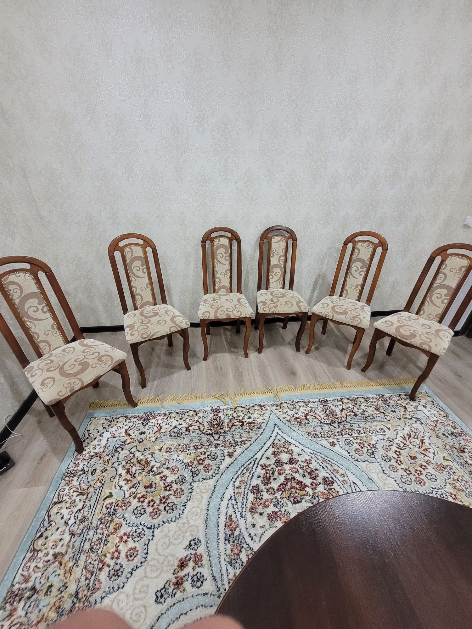 Продам стол и стулья
