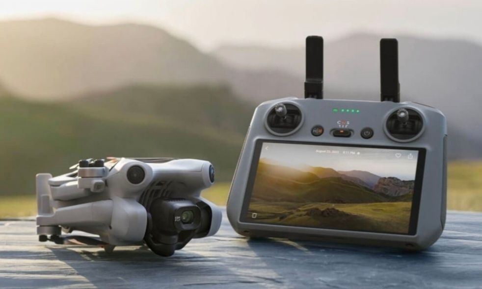 Дрон DJI Mini 4 Pro Fly More Combo (DJI RC 2)