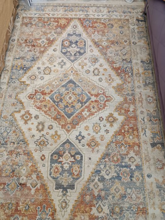 Продам ковер 2/3 в отличном состоянии находится в орбите3.LEMINA.