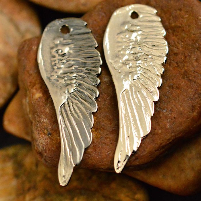 Сребърен медальон 925 ангелско крило –талисман за закрила.