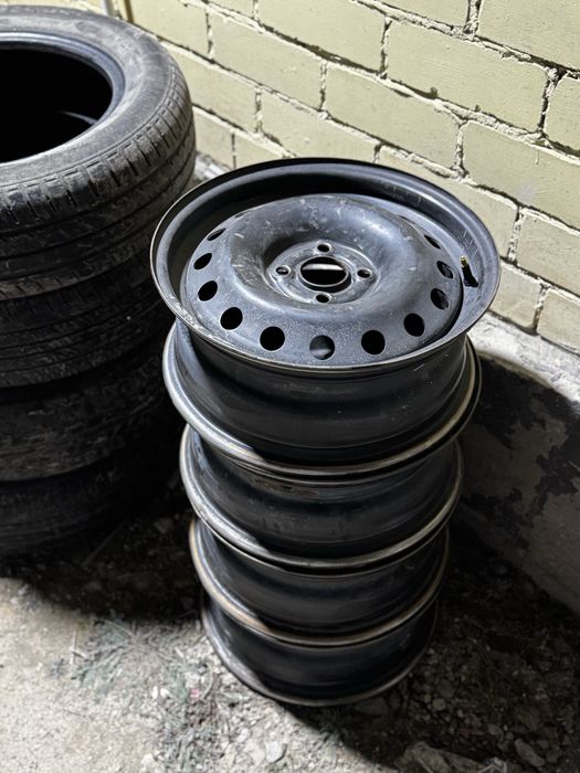 Продам р 15 ларгус фольтсваген штампы 4 болт цена 30тыс или обмен