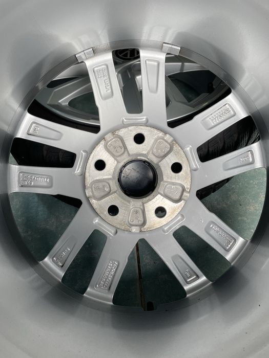 Jante aliaj R17 originale VW Golf Passat CC 205/50/17 Pirelli iarna