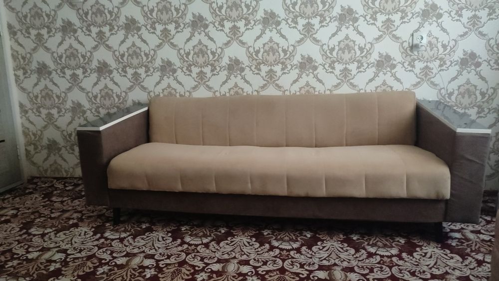 Диван двух спальный, холати яхши, езилмаган, кирилмаган, йиртилмаган
