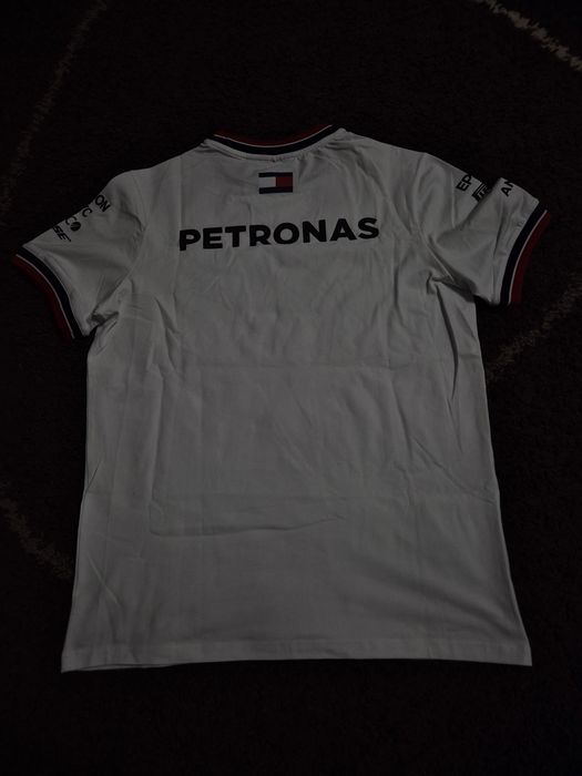 Vând tricouri Mercedes Amg