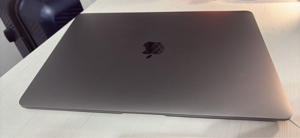 Vând nou Macbook air 13 , M1 , 256GB