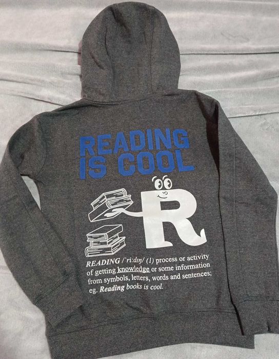 Подарявам детски суитшьрт и рькавици в отлично сьстояние