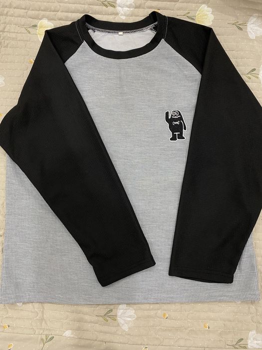 Серо-черная кофточка