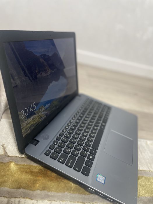 Ноутбук ASUS core i3-7100 8/256