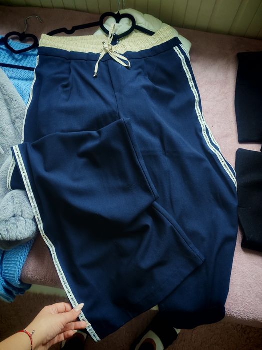 Дамски спортно елегантен комплект с късо сако