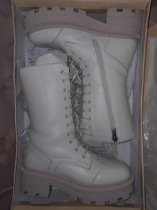 Продам сапоги молочного цвета