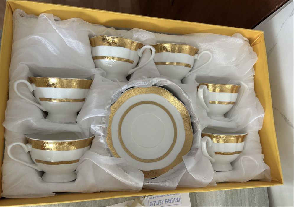 Срочно связи с переездом чайный сервиз на 6 персон