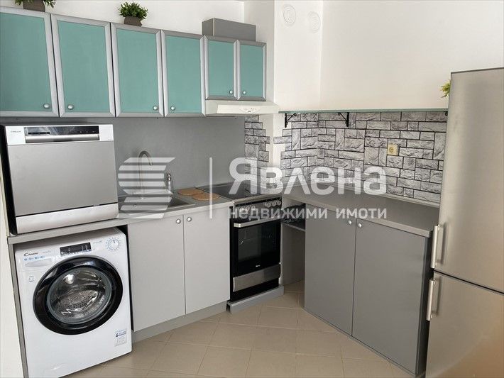 Дава се под наем Тристаен апартамент в Варна, Лятно кино Тракия - 92 кв.м за 615 € - Снимка #2