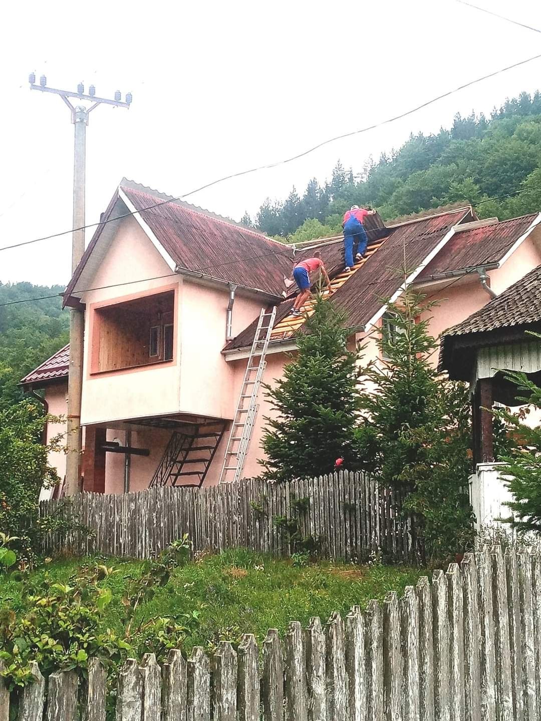 Executam orice tip de reparatie pentru acoperis si montam sisteme de a