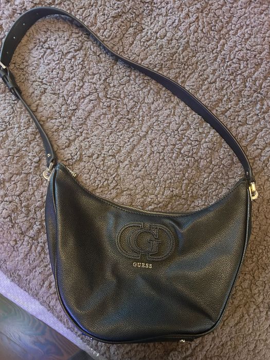 Чанта GUESS актуален модел за рамо